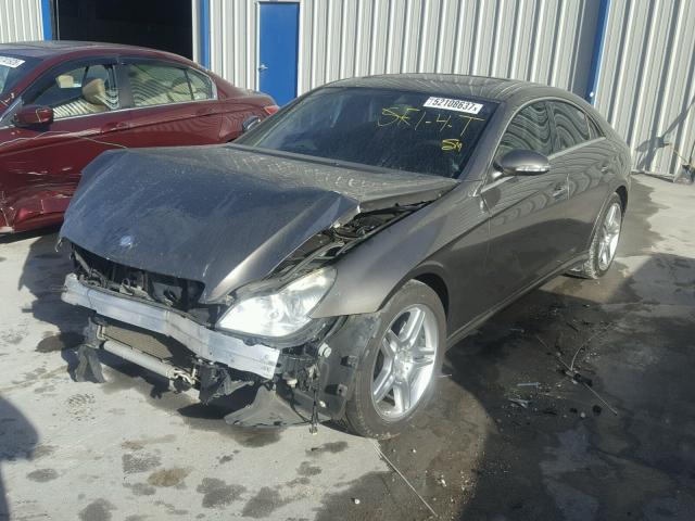 WDDDJ72X87A114338 - 2007 MERCEDES-BENZ CLS 550 GRAY photo 2