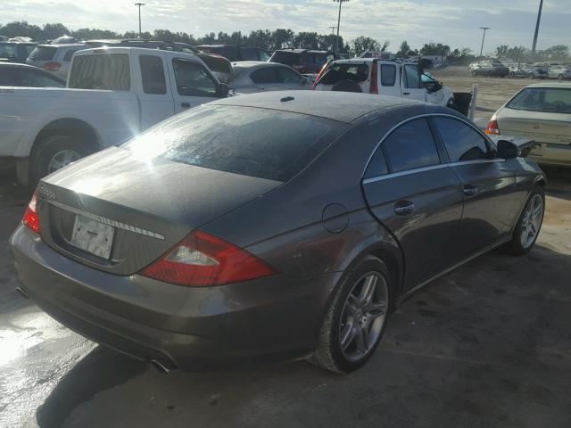 WDDDJ72X87A114338 - 2007 MERCEDES-BENZ CLS 550 GRAY photo 4