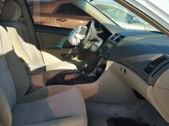 1HGCM55134A048545 - 2004 HONDA ACCORD DX WHITE photo 5