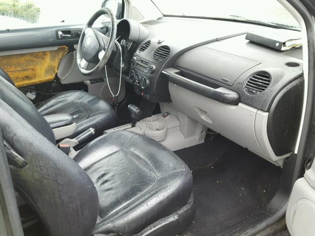 3VWDD21C92M454948 - 2002 VOLKSWAGEN NEW BEETLE ნაცრისფერი ფოტო 5