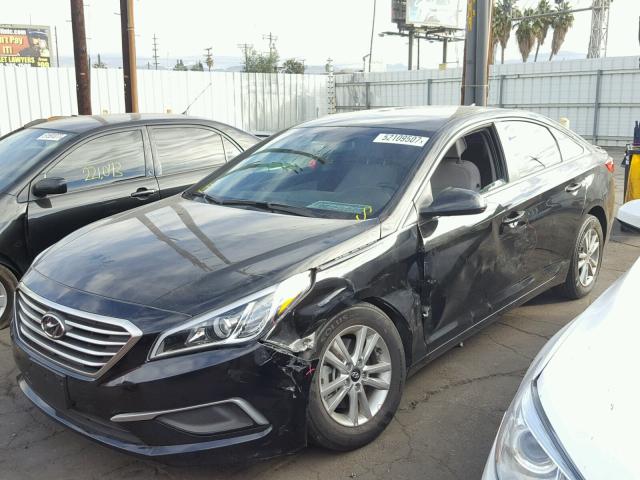 5NPE24AF6HH445982 - 2017 HYUNDAI SONATA SE BLACK photo 2