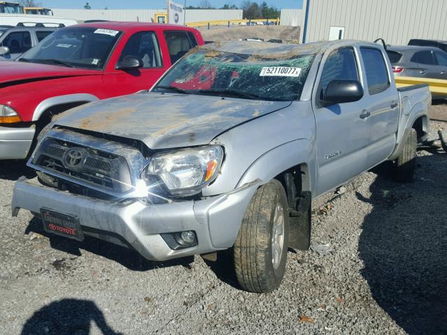 3TMJU4GN3CM126887 - 2012 TOYOTA TACOMA DOU SILVER photo 2