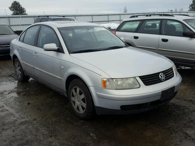 WVWMA23B1YP358878 - 2000 VOLKSWAGEN PASSAT GLS SILVER photo 1