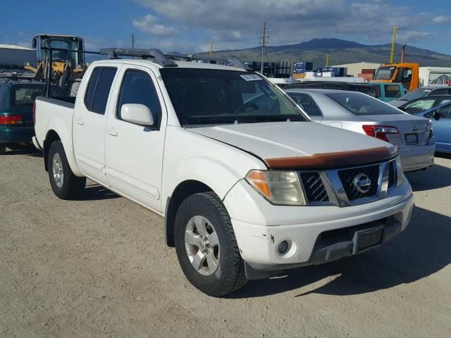 1N6AD07U55C440526 - 2005 NISSAN FRONTIER C WHITE photo 1