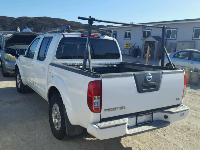 1N6AD07U55C440526 - 2005 NISSAN FRONTIER C WHITE photo 3