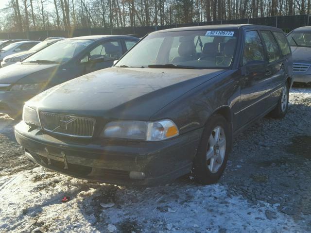 YV1LW5538W2412184 - 1998 VOLVO V70 GREEN photo 2