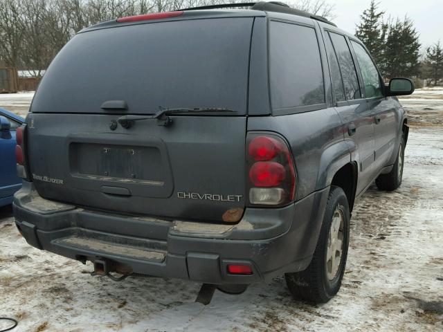 1GNDT13S242326220 - 2004 CHEVROLET TRAILBLAZE GRAY photo 4