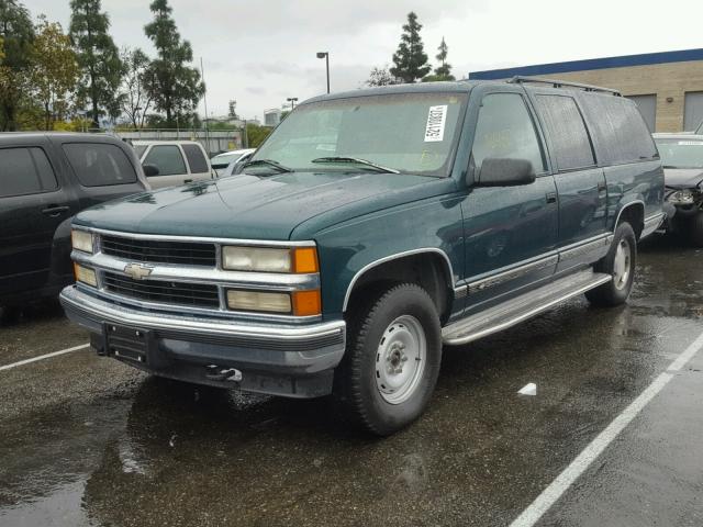 3GNFK16RXVG126277 - 1997 CHEVROLET SUBURBAN K GREEN photo 2