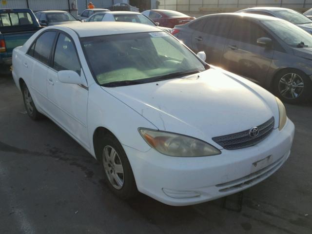 JTDBE32K820137233 - 2002 TOYOTA CAMRY LE WHITE photo 1