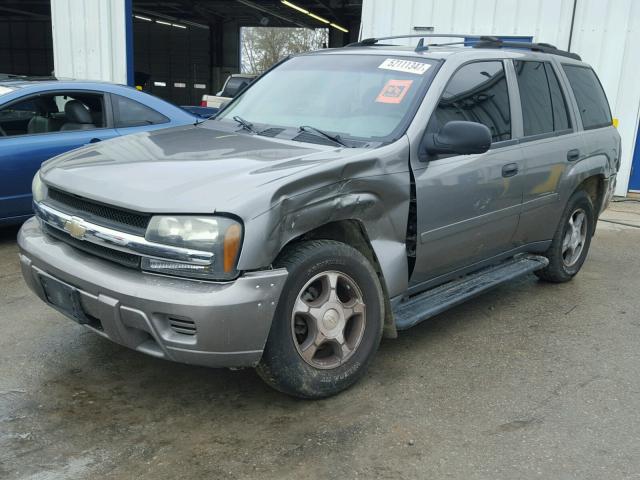 1GNDS13S672199981 - 2007 CHEVROLET TRAILBLAZE GRAY photo 2