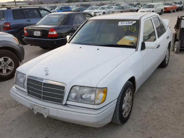 WDBEA32E9SC245361 - 1995 MERCEDES-BENZ E 320 BASE WHITE photo 2