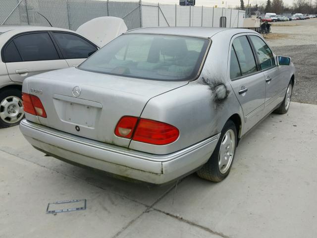 WDBJF72F5VA157245 - 1997 MERCEDES-BENZ E 420 SILVER photo 4