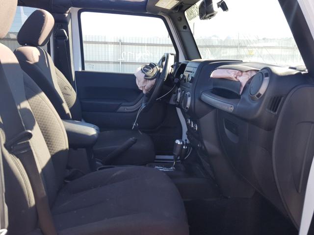 1C4BJWDG7GL334437 - 2016 JEEP WRANGLER U WHITE photo 5