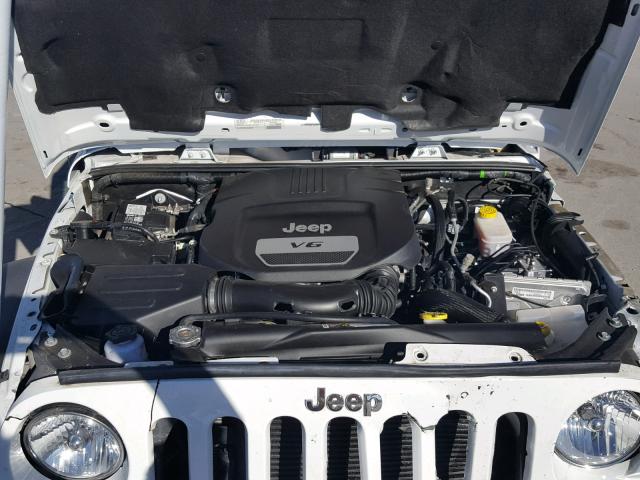 1C4BJWDG7GL334437 - 2016 JEEP WRANGLER U WHITE photo 7
