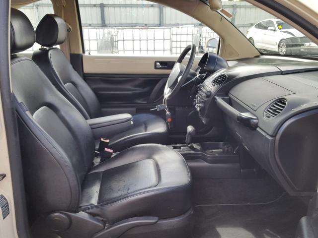 3VWRG31C16M410032 - 2006 VOLKSWAGEN NEW BEETLE 奶油色 照片 5