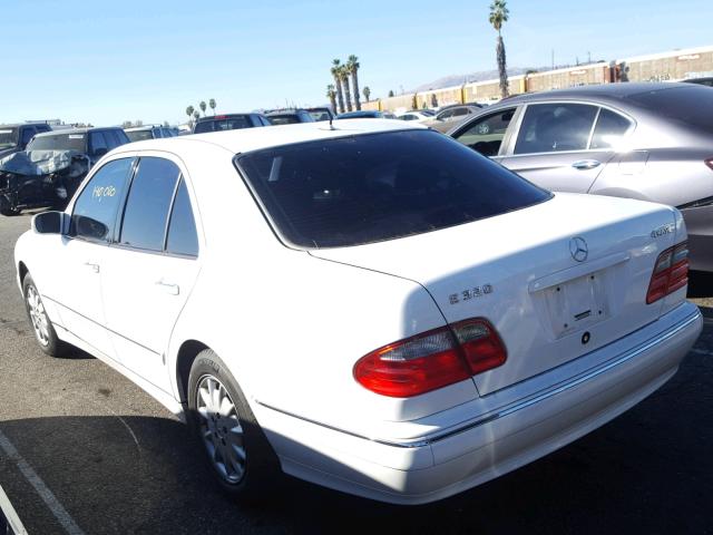 WDBJF82J6YX037420 - 2000 MERCEDES-BENZ E 320 4MAT WHITE photo 3