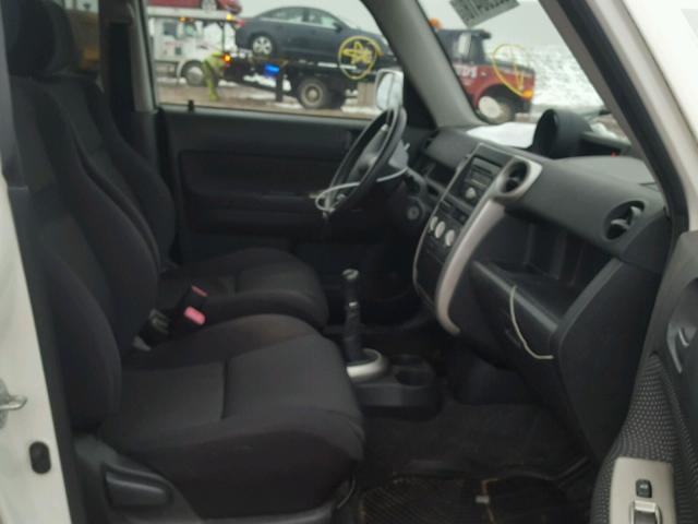 JTLKT334454001818 - 2005 TOYOTA SCION XB Ақ фото 5