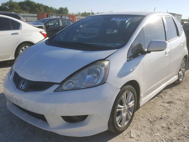 JHMGE87409S071559 - 2009 HONDA FIT SPORT WHITE photo 2