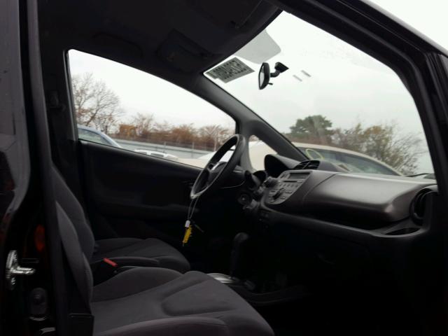 JHMGE8H25AC017816 - 2010 HONDA FIT შავი ფოტო 5