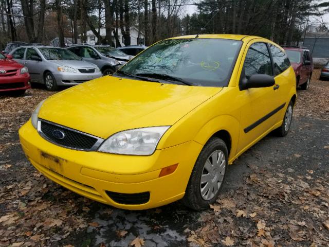 1FAFP31NX7W113081 - 2007 FORD FOCUS ZX3 YELLOW photo 2
