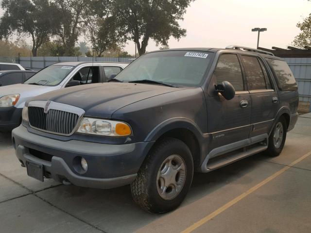 5LMPU28L2XLJ10174 - 1999 LINCOLN NAVIGATOR Көк фото 2