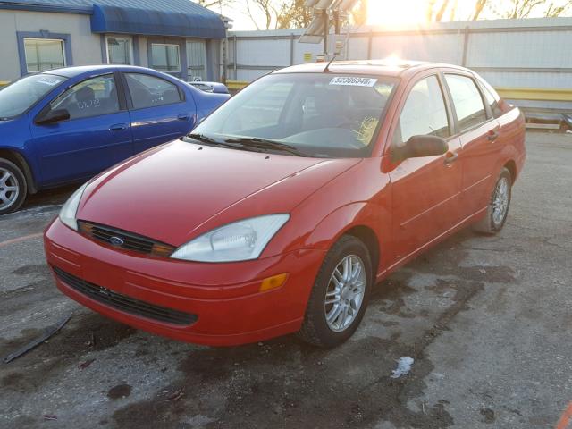 1FAFP3837YW246046 - 2000 FORD FOCUS ZTS RED photo 2