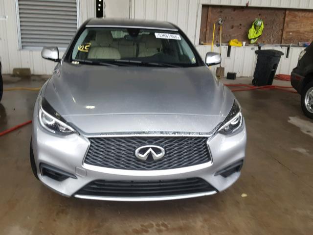 SJKCH5CPXJA046861 - 2018 INFINITI QX30 BASE SILVER photo 9