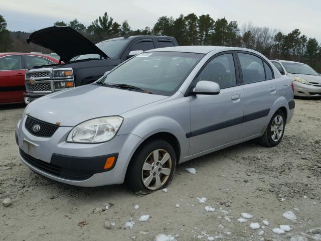 KNADE123966112637 - 2006 KIA RIO SILVER photo 2