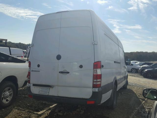 WD3PF4CC2B5550505 - 2011 MERCEDES-BENZ SPRINTER 3 WHITE photo 4