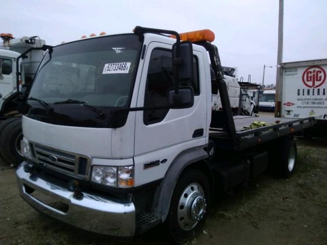 3FRLL45Z18V041049 - 2008 FORD LOW CAB FO WHITE photo 2