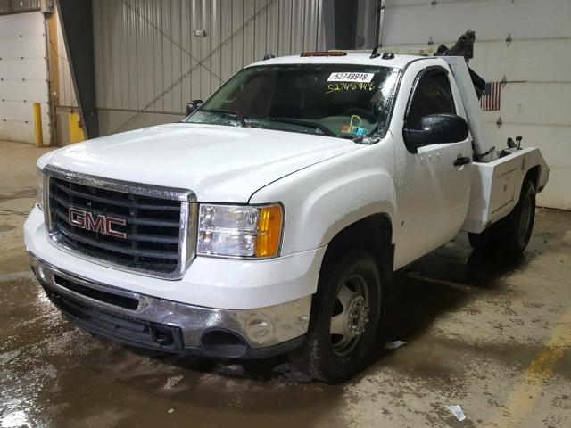 1GDJC74K29E119437 - 2009 GMC SIERRA C35 WHITE photo 2