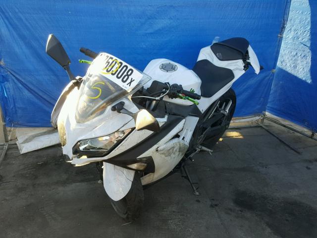 JKAEX8B13FDA20473 - 2015 KAWASAKI EX300 B WHITE photo 2