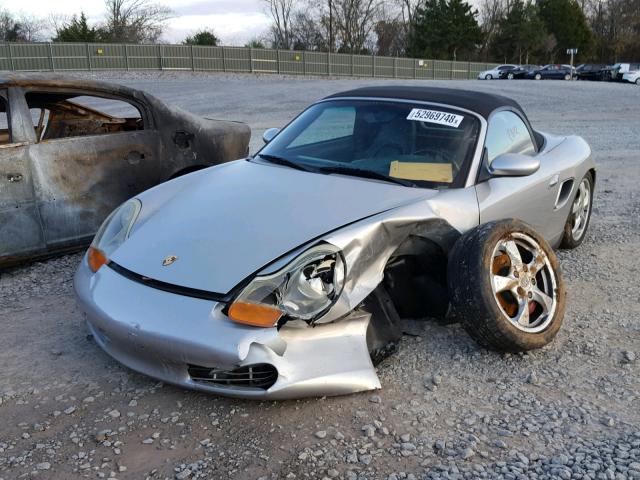 WP0CA298X2U624589 - 2002 PORSCHE BOXSTER SILVER photo 2