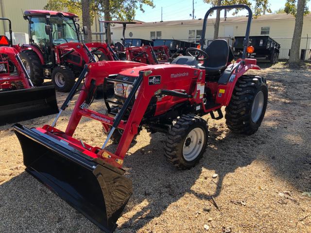 26H160912280 - 2017 MAHINDRA AND MAHINDRA 1526 HST RED photo 1