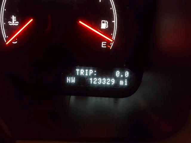 5LMEU88H04ZJ19194 - 2004 LINCOLN AVIATOR 银色 照片 8