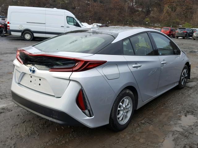JTDKARFPXH3035069 - 2017 TOYOTA PRIUS PRIM ვერცხლისფერი ფოტო 4
