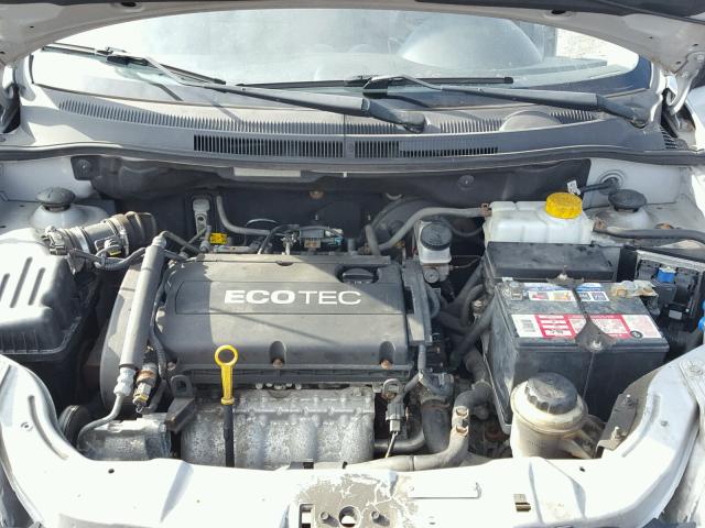 KL1TD66E59B652838 - 2009 CHEVROLET AVEO LS 银色 照片 7