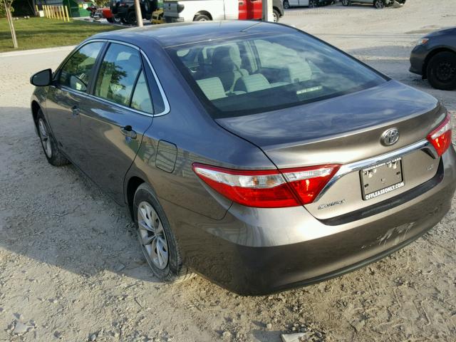 4T1BF1FK6GU550338 - 2016 TOYOTA CAMRY LE 灰色 照片 3