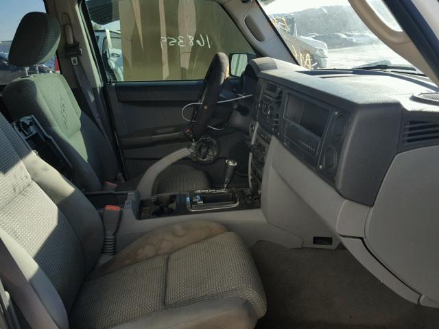 1J8HG48NX6C232160 - 2006 JEEP COMMANDER WHITE photo 5