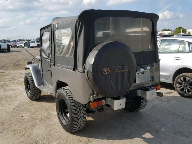 FJ40937975 - 1983 TOYOTA FJ40 GRAY photo 3