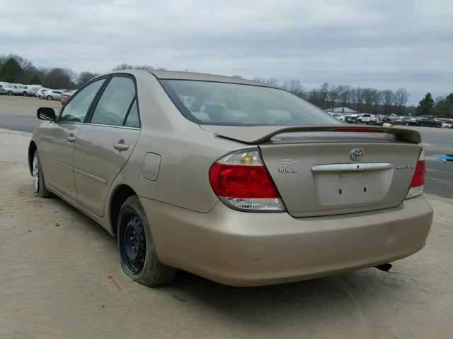 4T1BE32K55U596275 - 2005 TOYOTA CAMRY LE/X GOLD photo 3