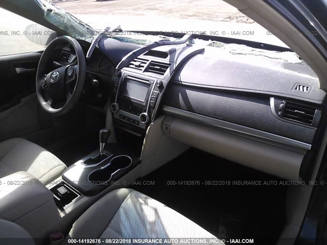 4T4BF1FK2CR172311 - 2012 TOYOTA CAMRY SE/LE/XLE 灰色 照片 5