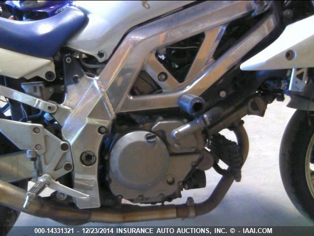 JS1VP53A562105532 - 2006 SUZUKI SV650 WHITE photo 8