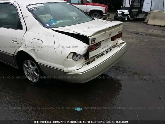 JT2BG22K6X0355224 - 1999 TOYOTA CAMRY LE/XLE أبيض صورة 6