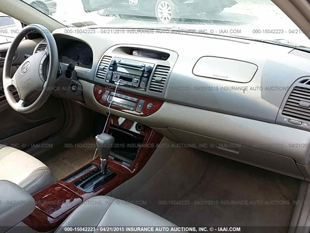 4T1BE32K95U001217 - 2005 TOYOTA CAMRY LE/XLE/SE WHITE photo 5