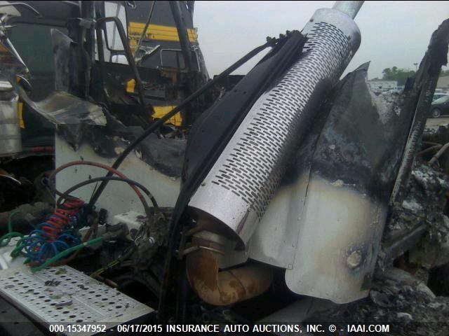 1FUJA6CG05PU54057 - 2005 FREIGHTLINER CONVENTIONAL COLUMBIA 白色 照片 8