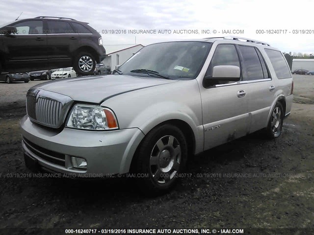 5LMFU285X6LJ07180 - 2006 LINCOLN NAVIGATOR SILVER photo 2