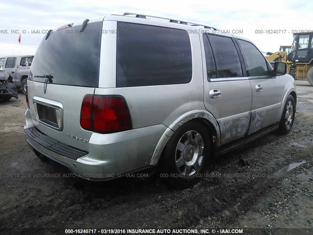 5LMFU285X6LJ07180 - 2006 LINCOLN NAVIGATOR SILVER photo 4