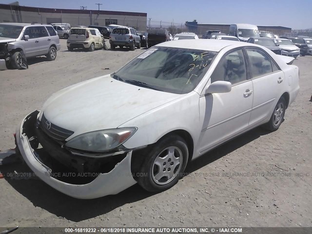 4T1BF32K22U030874 - 2002 TOYOTA CAMRY LE/XLE/SE თეთრი ფოტო 2