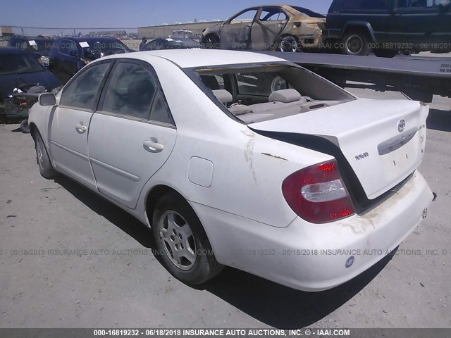 4T1BF32K22U030874 - 2002 TOYOTA CAMRY LE/XLE/SE თეთრი ფოტო 3